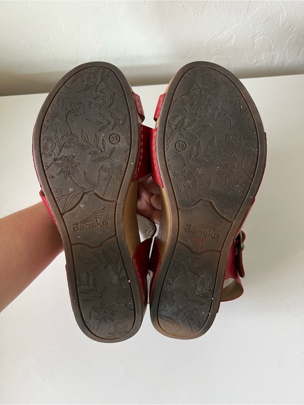 Dansko Brick Red Leather Lindsay Wedge Buckle Sandal Size 39 - Picture 8 of 10